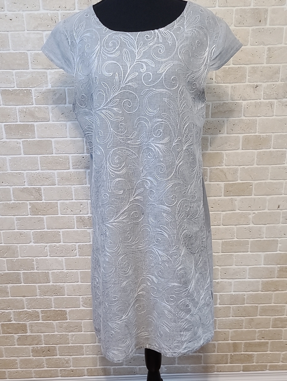 Women's Made In Italy Light Gray Embroidered Linen Dress (Sz M)